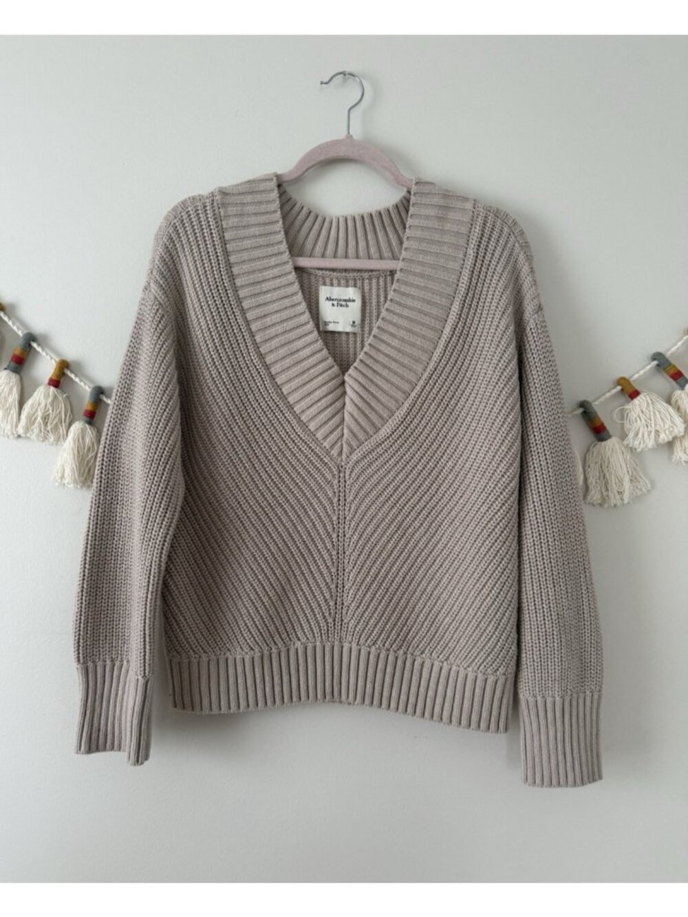 Abercrombie & Fitch Taupe V-Neck Ribbed Knit Sweater